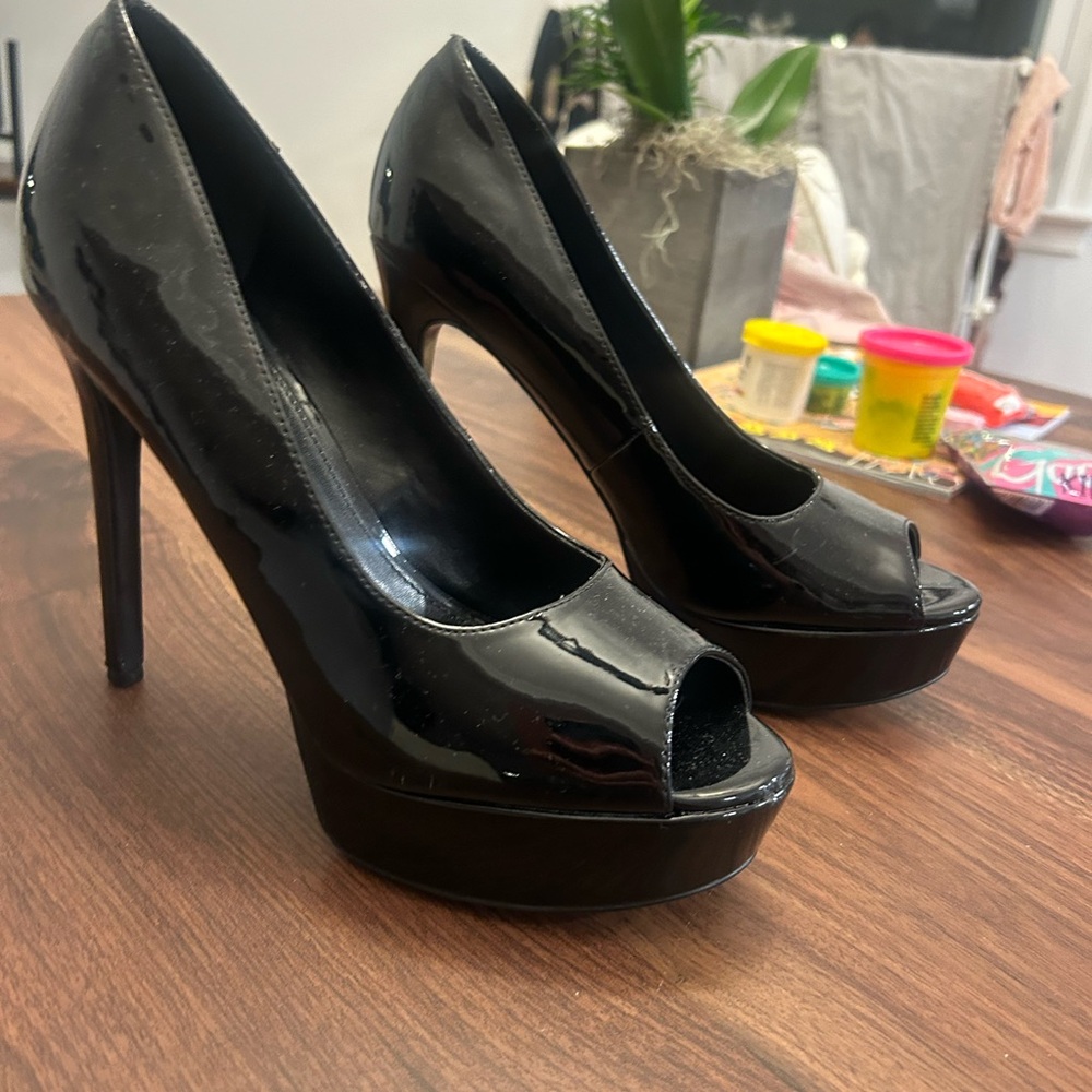 Guess Shiny Black Peep-Toe Heels